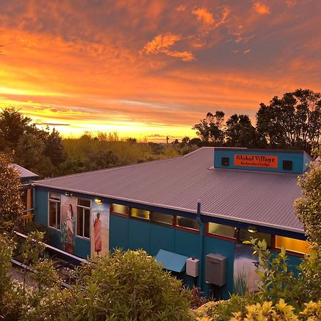 Global Village Travellers Lodge Greymouth Extérieur photo The Village Theatre