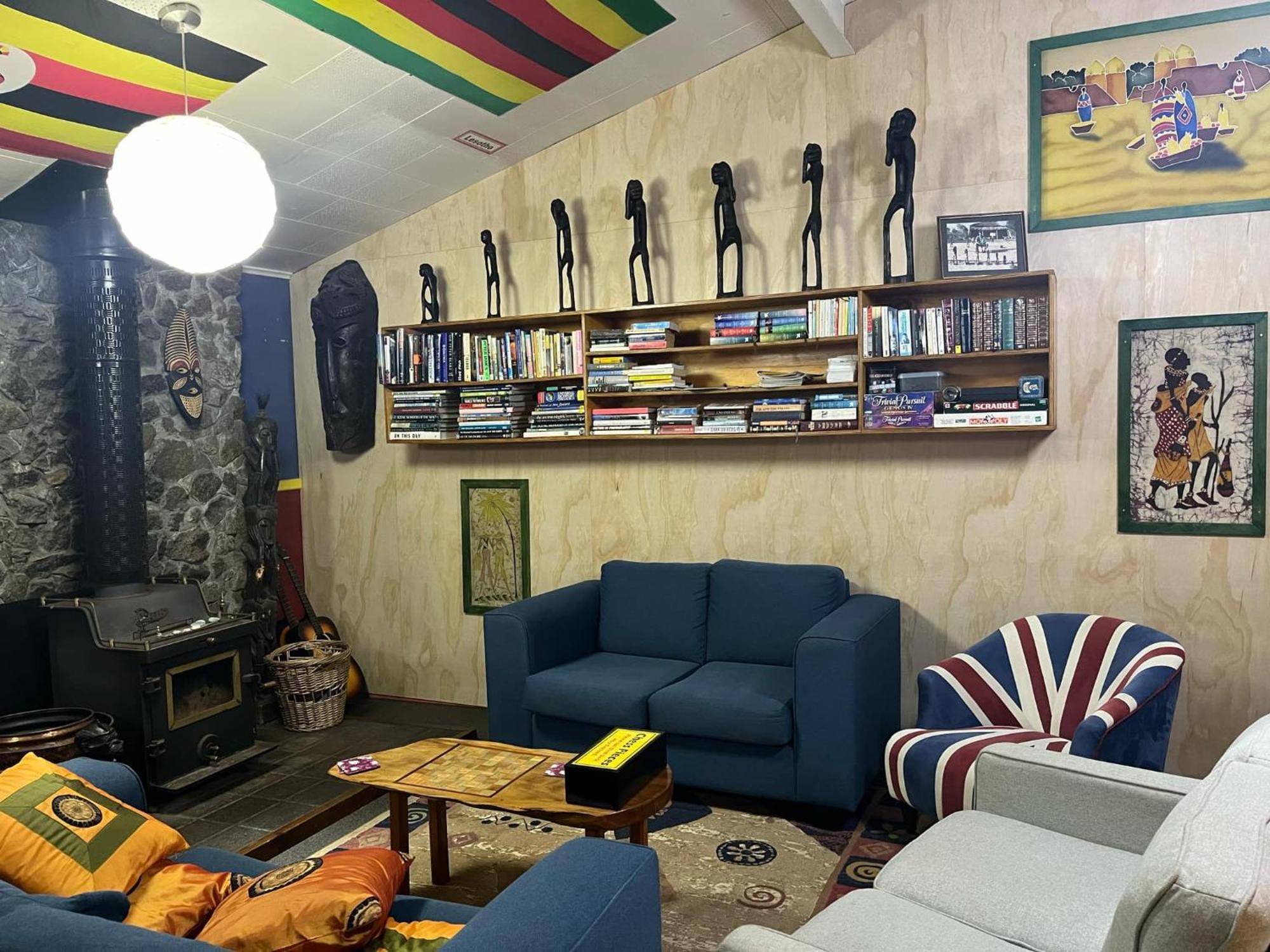 Global Village Travellers Lodge Greymouth Extérieur photo The living room at the 2014 edition of the World of Wear Shed