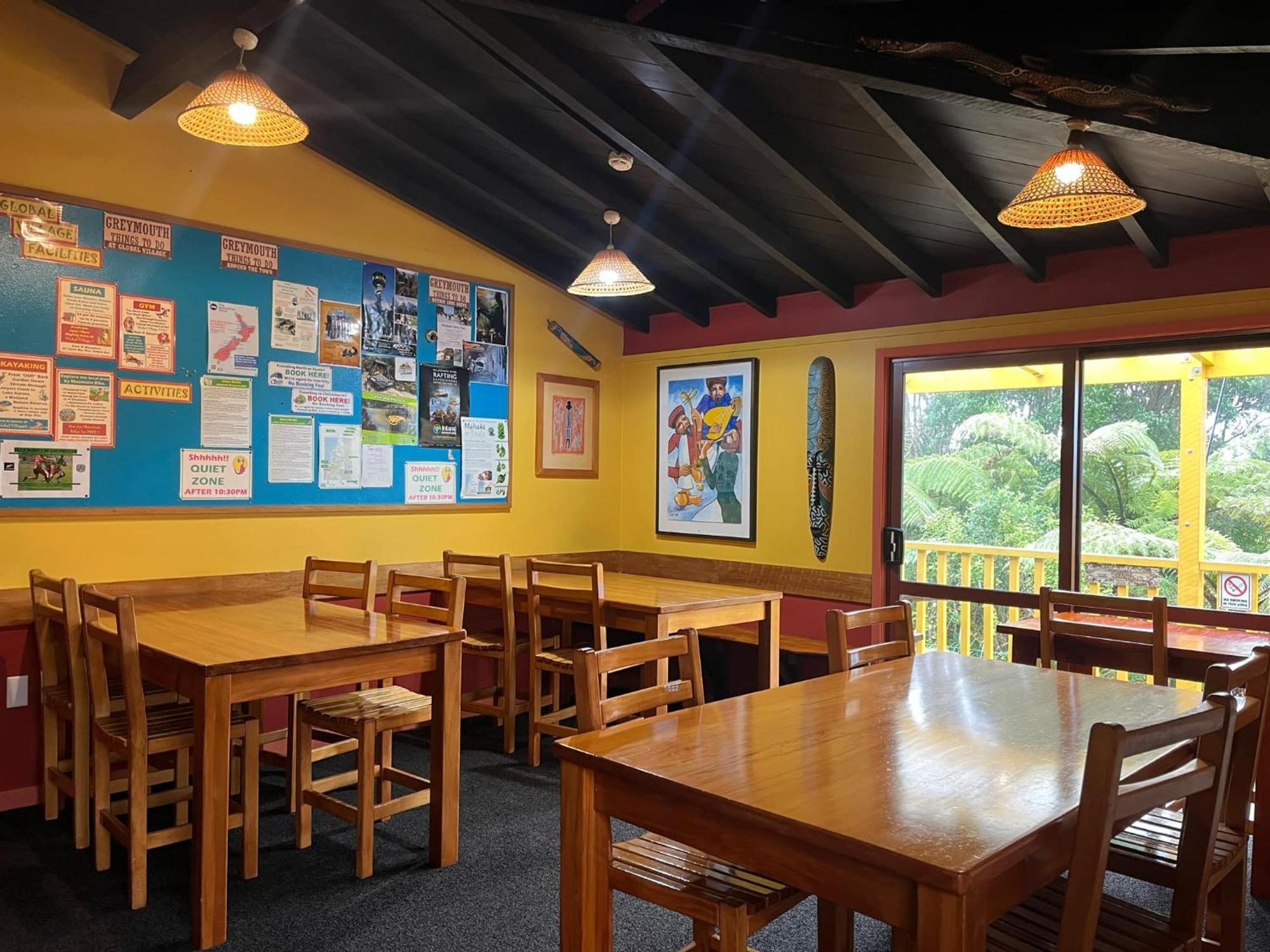 Global Village Travellers Lodge Greymouth Extérieur photo The interior of the cafe at the centre