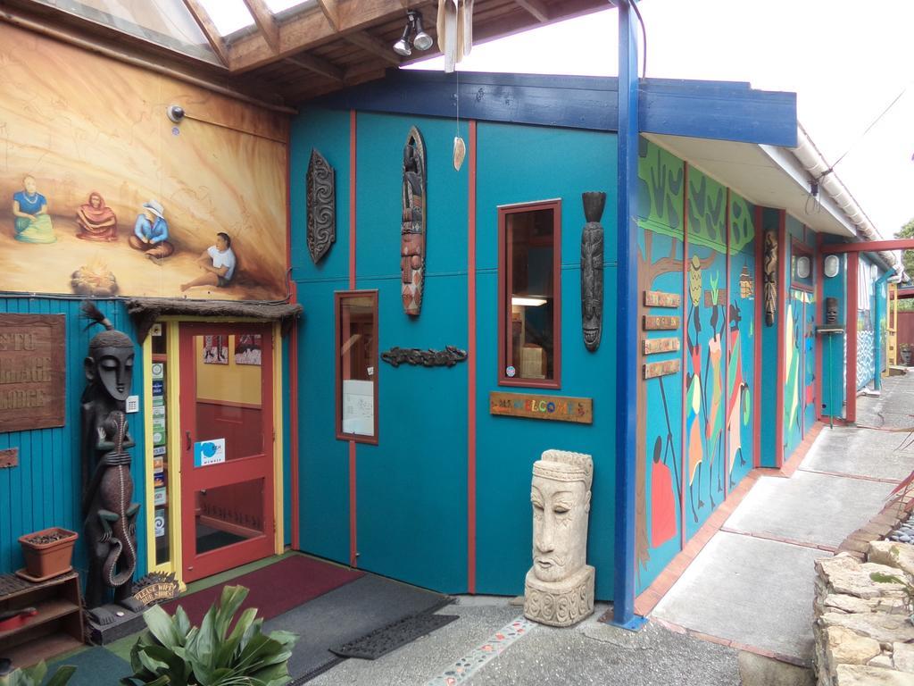 Global Village Travellers Lodge Greymouth Extérieur photo The Tiki Lounge