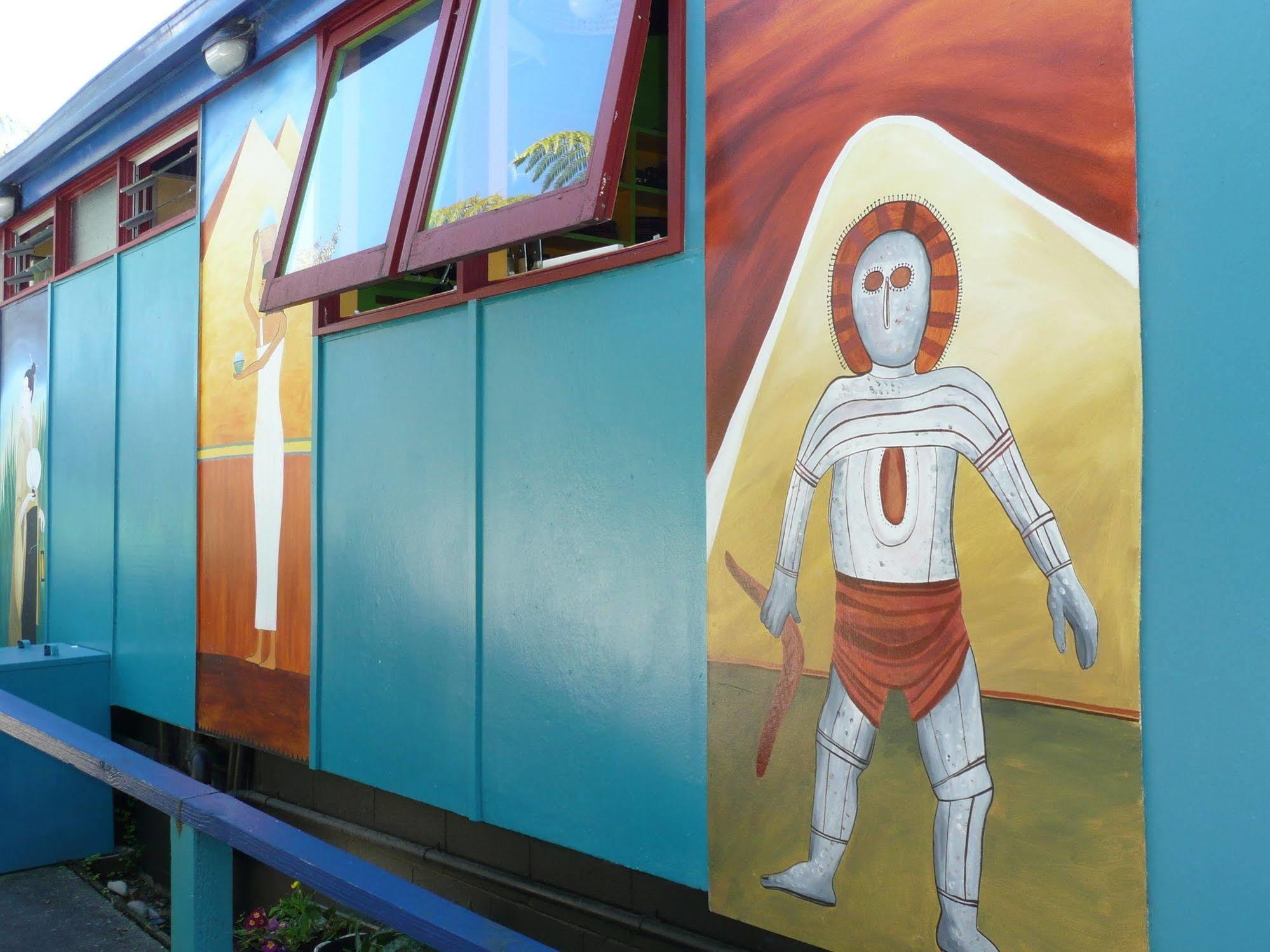 Global Village Travellers Lodge Greymouth Extérieur photo The Tin Man, a character from The Wizard of Oz, is depicted on the side of the Tin Man Motel in Clinesville, Texas.