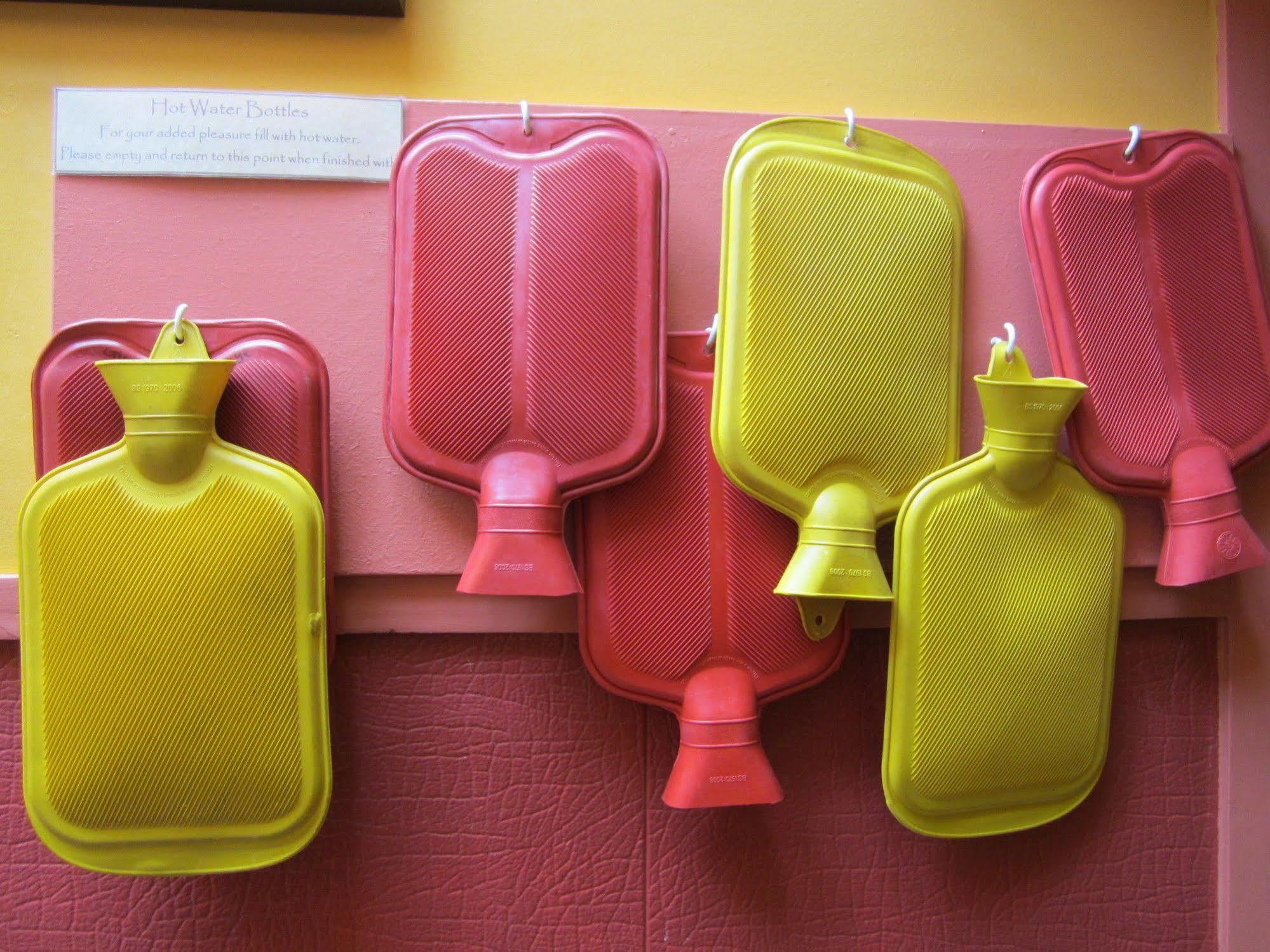 Global Village Travellers Lodge Greymouth Extérieur photo Hot water bottles