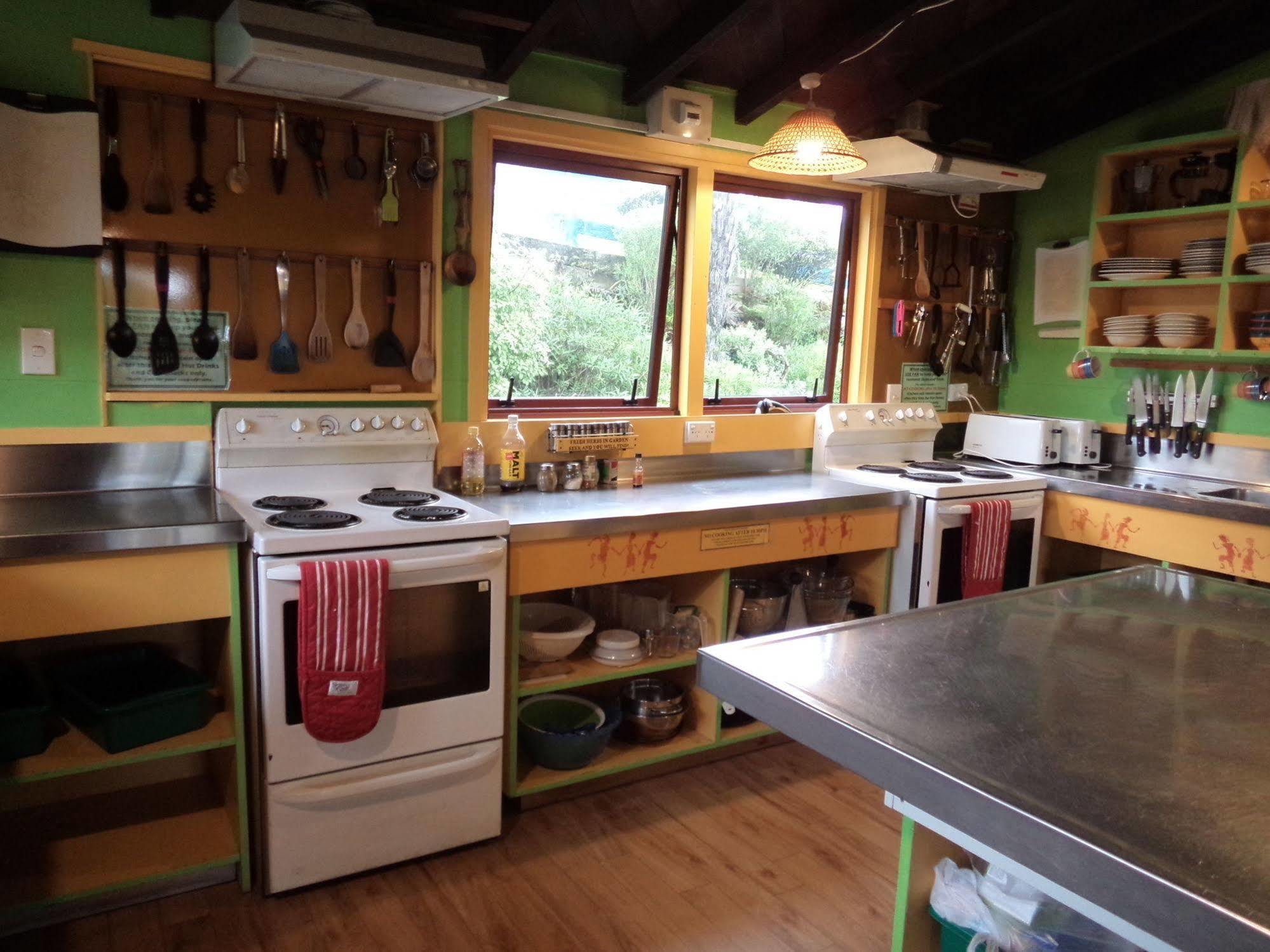 Global Village Travellers Lodge Greymouth Extérieur photo The kitchen at the farm