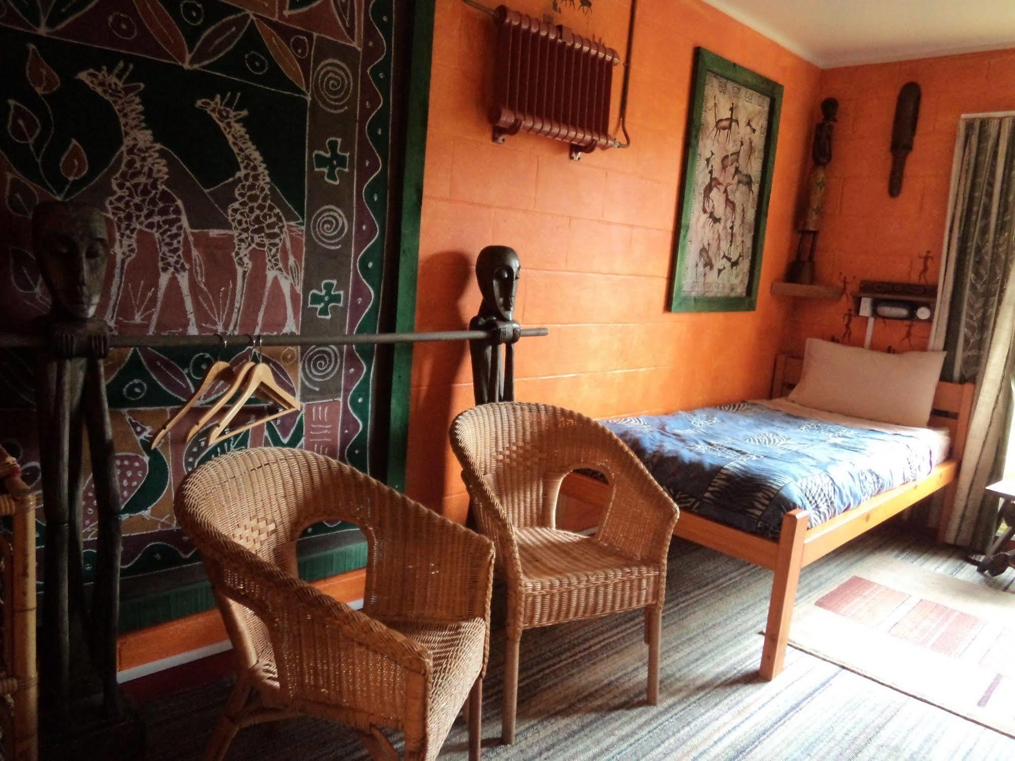 Global Village Travellers Lodge Greymouth Extérieur photo A room at the African Queen
