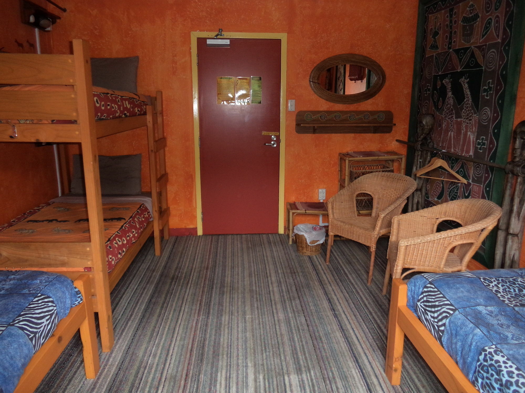 Global Village Travellers Lodge Greymouth Extérieur photo A room at the hostel